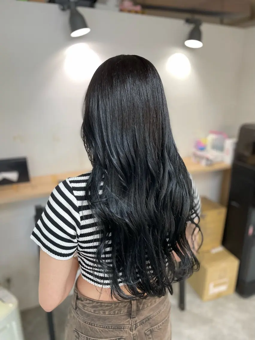 ロング ブリーチ縮毛矯正 LAFFYuiのヘアスタイル
