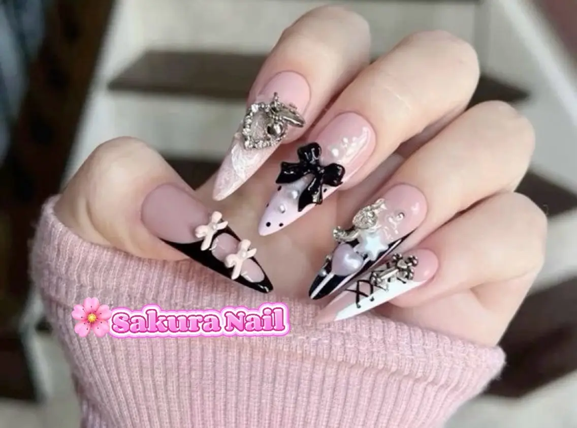 ネイル アートネイル オーロラネイル ボルドー チークネイル フレンチネイル ハンドネイル Sakura Nail Salonのネイルデザイン