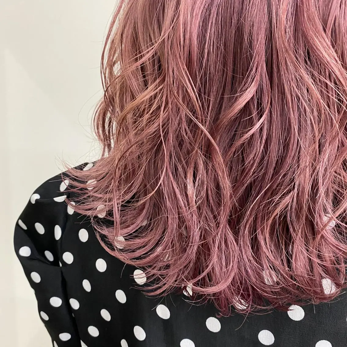 ミディアム カラー ピンクカラー 川上 紗也加のヘアスタイル