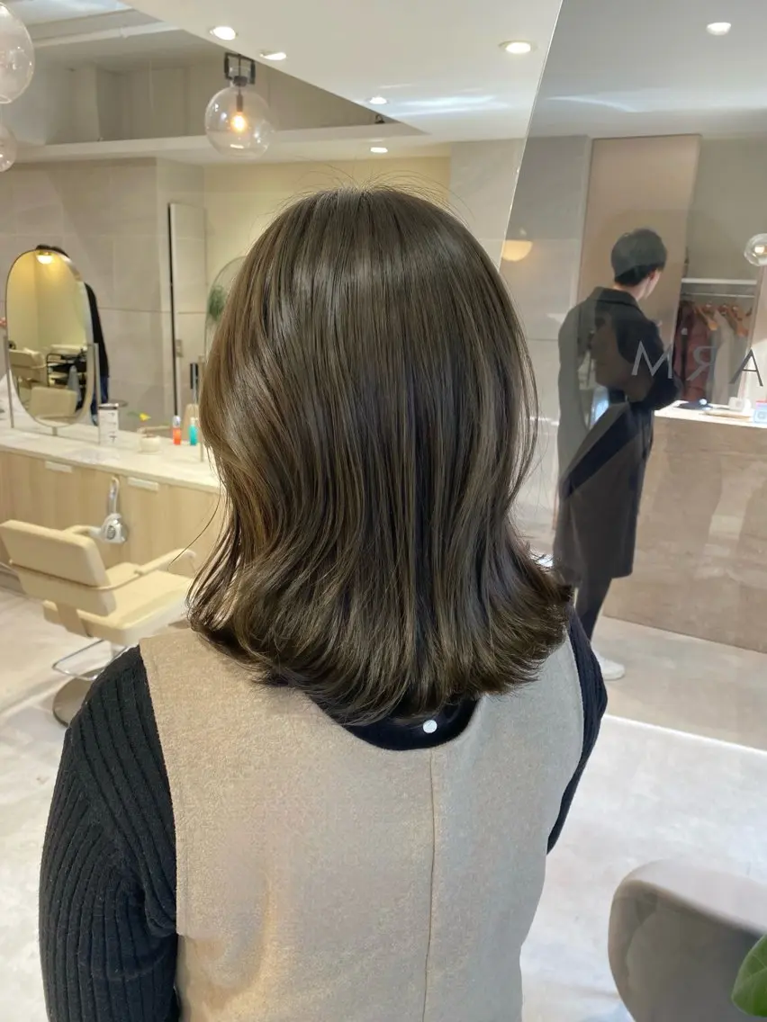 ミディアム カラー グレージュ イルミナカラー オリーブグレージュ オリーブグレー くびれヘア カット ヘアカラー 透明感カラー🌿 グレージュ🐺陽介のヘアスタイル
