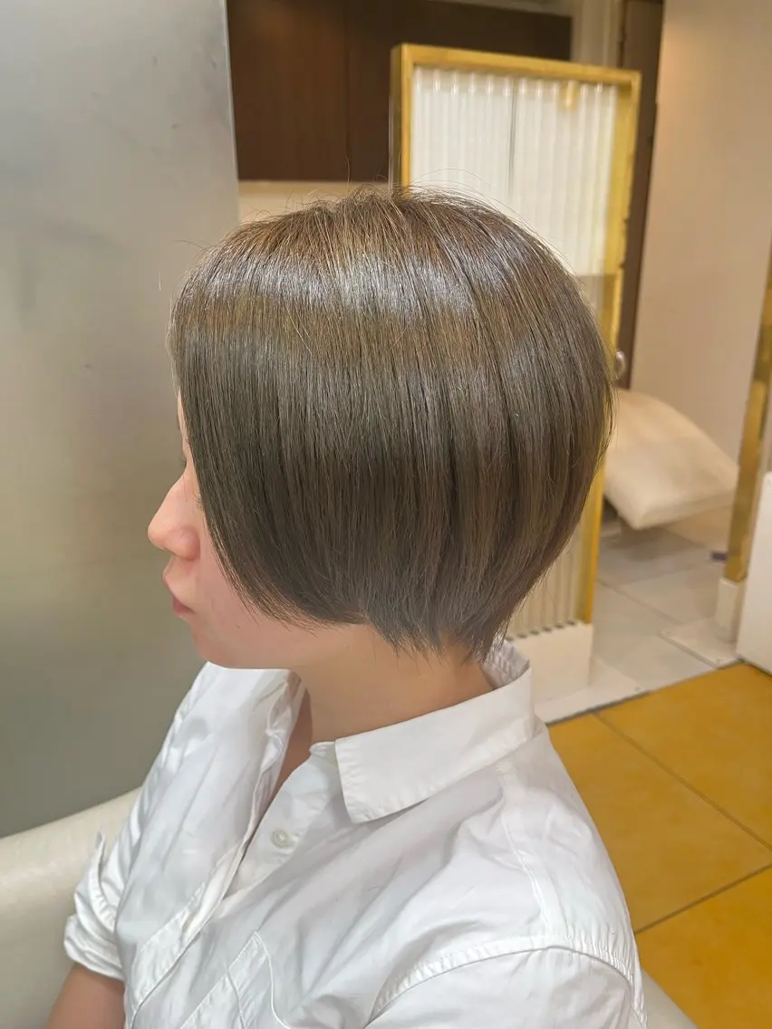 ショート カラー 透明感カラー ショートヘア 柳川 玲也のヘアスタイル