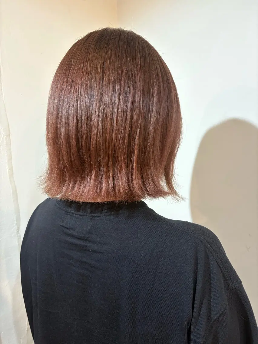 ショート カラー ベージュカラー オレンジ オレンジベージュ ボブ 外ハネヘア COLO✨️ 白川綺香のヘアスタイル