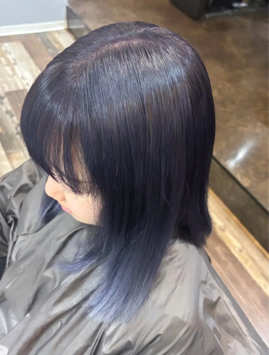 ミディアム カラー ブリーチ ブルーカラー パープルカラー ヘアカラー ハルミヘアリゾート 蒼唯のヘアスタイル