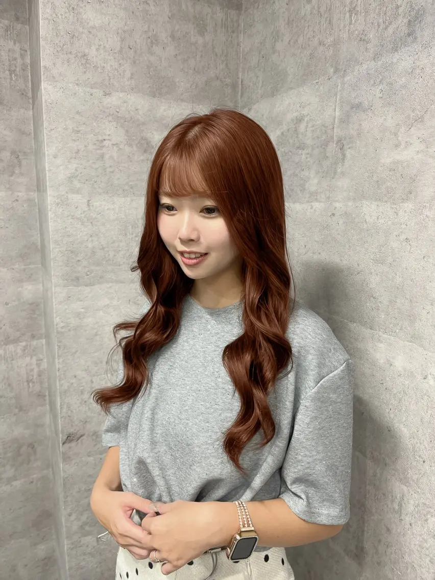 ロング カラー HOHOMI （ほほみ）のヘアスタイル