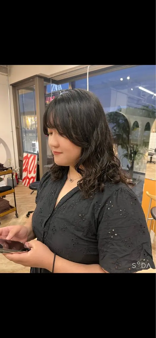 ミディアム パーマ ミディアムパーマ レイヤーカット カット パーマ 縮毛/パーマ/カラー LUVISM佐藤里咲のヘアスタイル