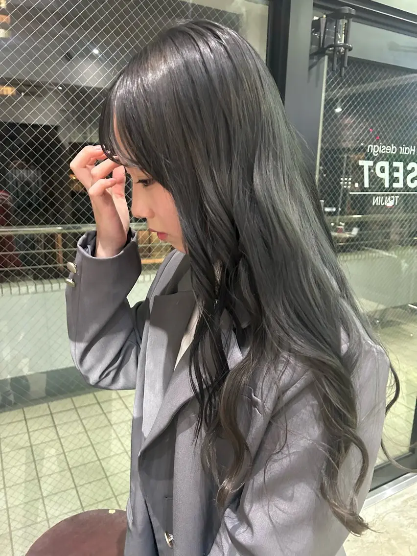 就活カラー🎵🐈⬛ 就活や実習で暗くしないと行けない方向けトーンダウン✨️✨️の写真