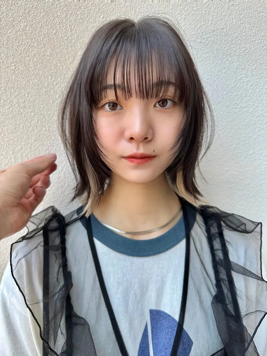 ミディアム 顔まわりレイヤー レイヤーカット カット ヘアカラー 髪質改善🪄 イルミナカラー岩谷のヘアスタイル