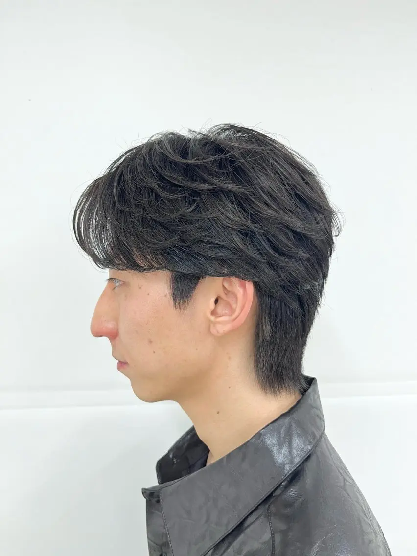 ショート パーマ メンズ ダウンパーマ カルマパーマ メンズパーマ カット パーマ 韓国メンズヘア/ 毛流れヘア　須田龍世のヘアスタイル
