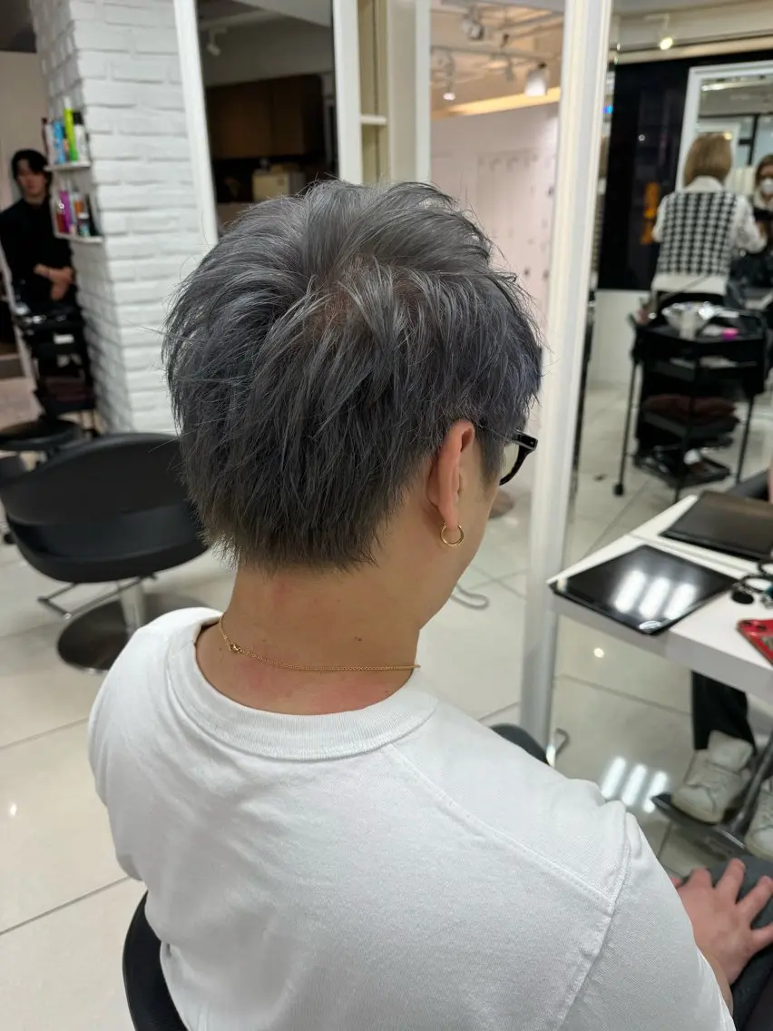 ショート カラー メンズ メンズブリーチ ブリーチ ブルーカラー ブルージュ イルミナカラー カット ヘアカラー トリートメント 【髪質改善】 kasumi🌷🌷のヘアスタイル