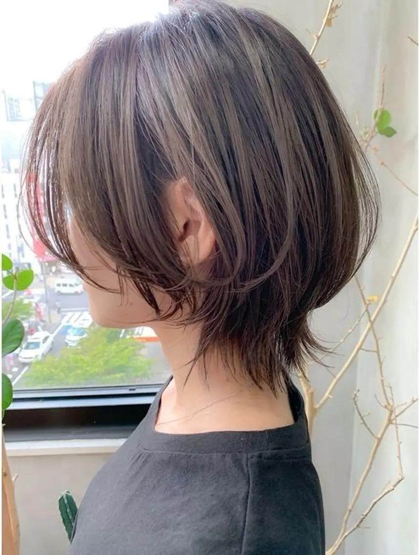 ミディアム レイヤーカット ウルフカット ウルフレイヤー カット 臺 佳連のヘアスタイル