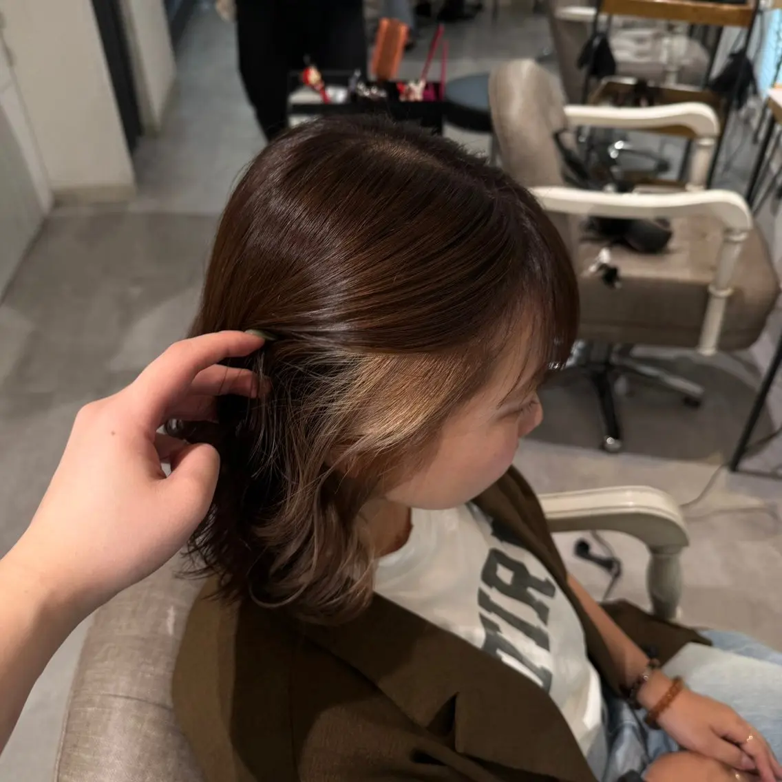 ミディアム カラー ボブレイヤー ベージュカラー ブリーチ ブラウンカラー チョコレートブラウン ヘアカラー sayuri/心斎橋 /ハイトーンカラーのヘアスタイル