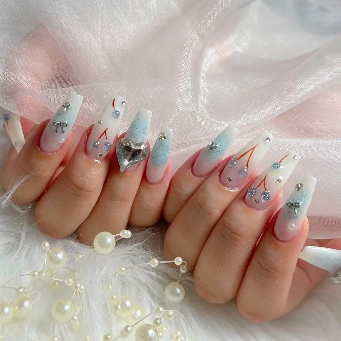 ネイル オーロラネイル クリアネイル 成人式 フラッシュネイル ジェルネイル ハンドネイル Amee Nail Salonのネイルデザイン