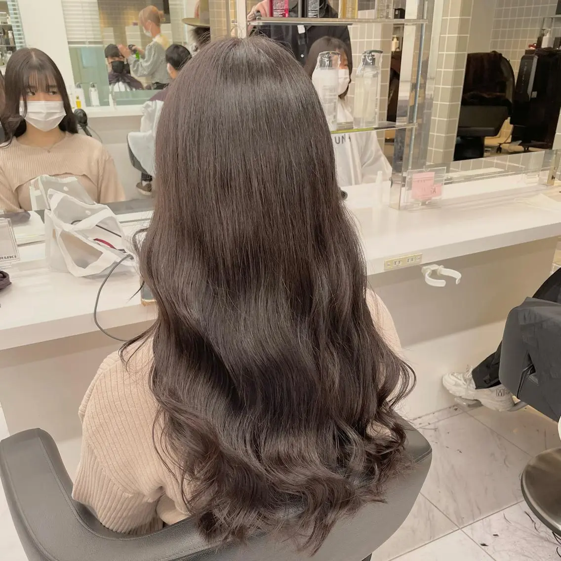 ミディアム カラー パーマ ヘアアレンジ メンズ キッズ ネイル マツエク・マツパ アイブロウ 🦋縮毛/韓国レイヤ ー/透明感カラー🦋のヘアスタイル