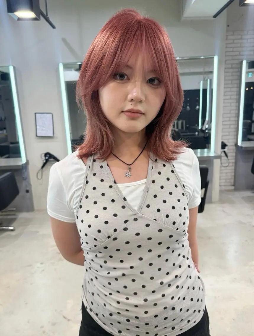 ミディアム カラー ブリーチ ピンクカラー ヘアカラー トリートメント Hana ハイトーン🕯🩰のヘアスタイル