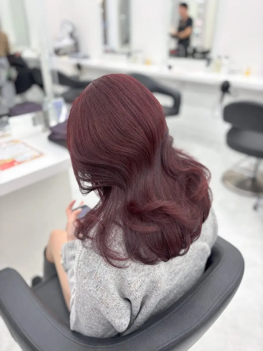 セミロング カラー 抜け感レイヤー︴ ニュアンスカラーのヘアスタイル