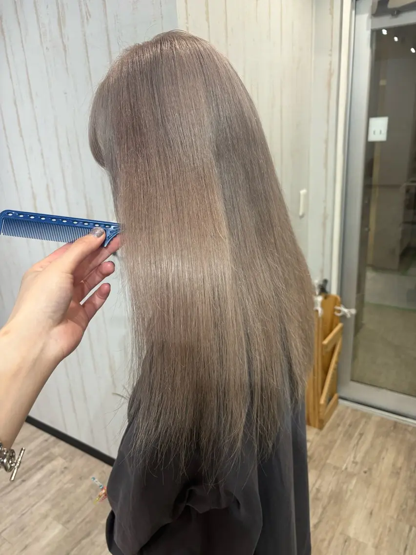 ロング カラー ブリーチ 桑原 由理のヘアスタイル