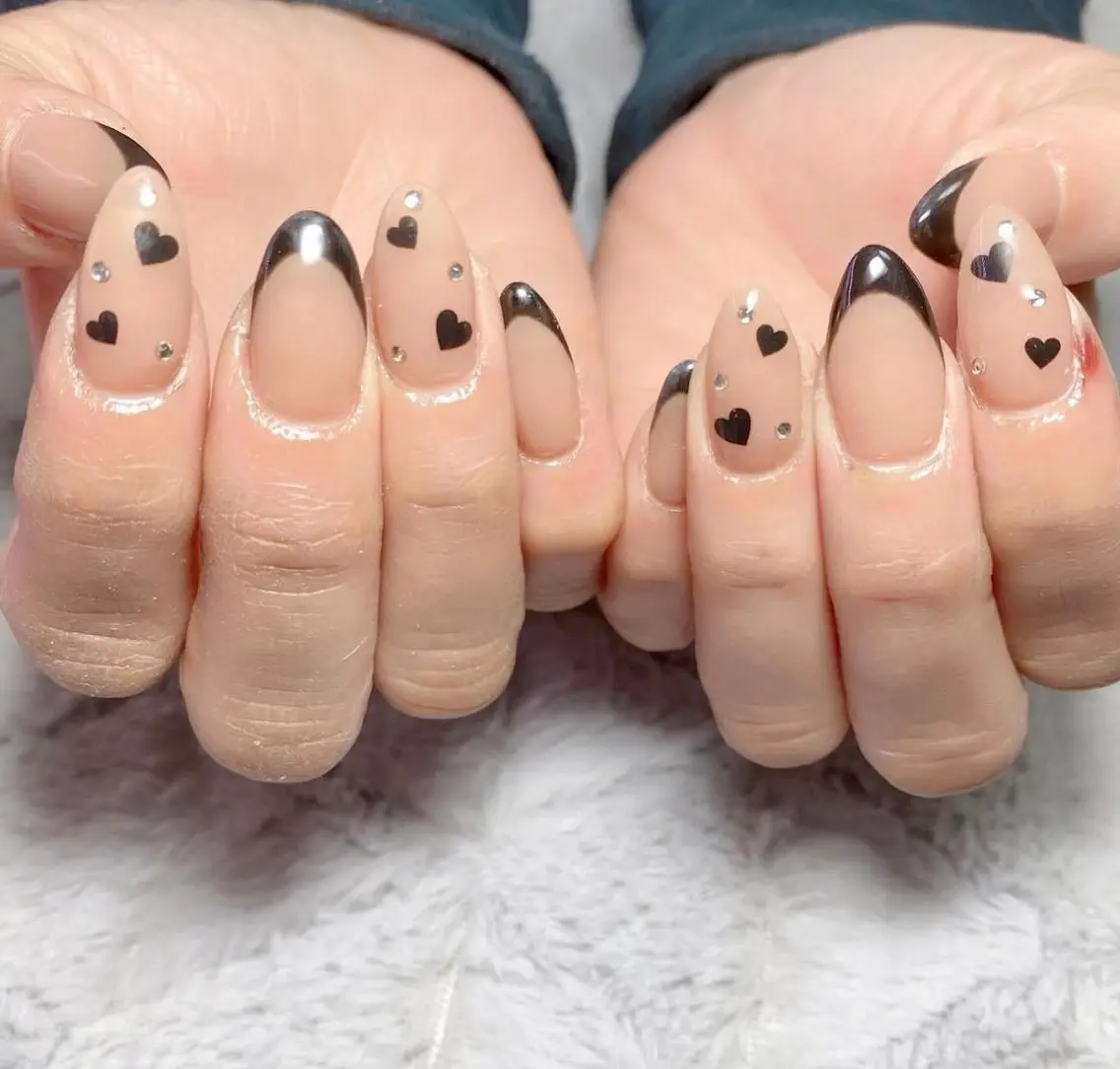 ネイル フレンチネイル ハート ハンドネイル B- nailのネイルデザイン