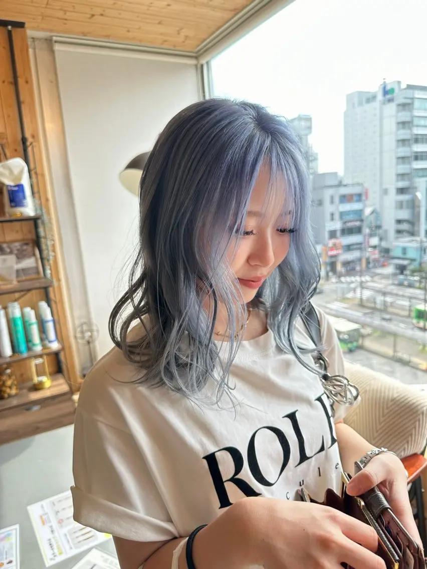 ミディアム カラー カット ヘアカラー ハイトーン belle ナホのヘアスタイル