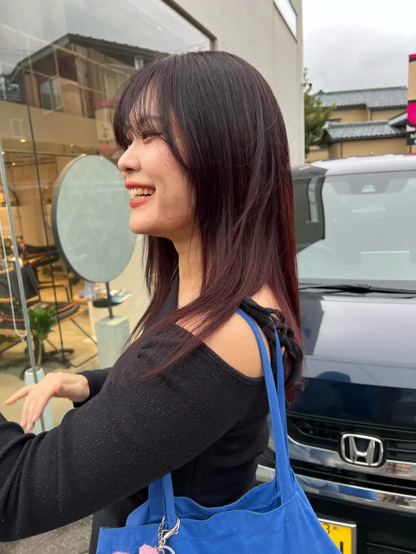 ロング カラー ブリーチ カット ヘアカラー トリートメント APREKO SAYAKAのヘアスタイル