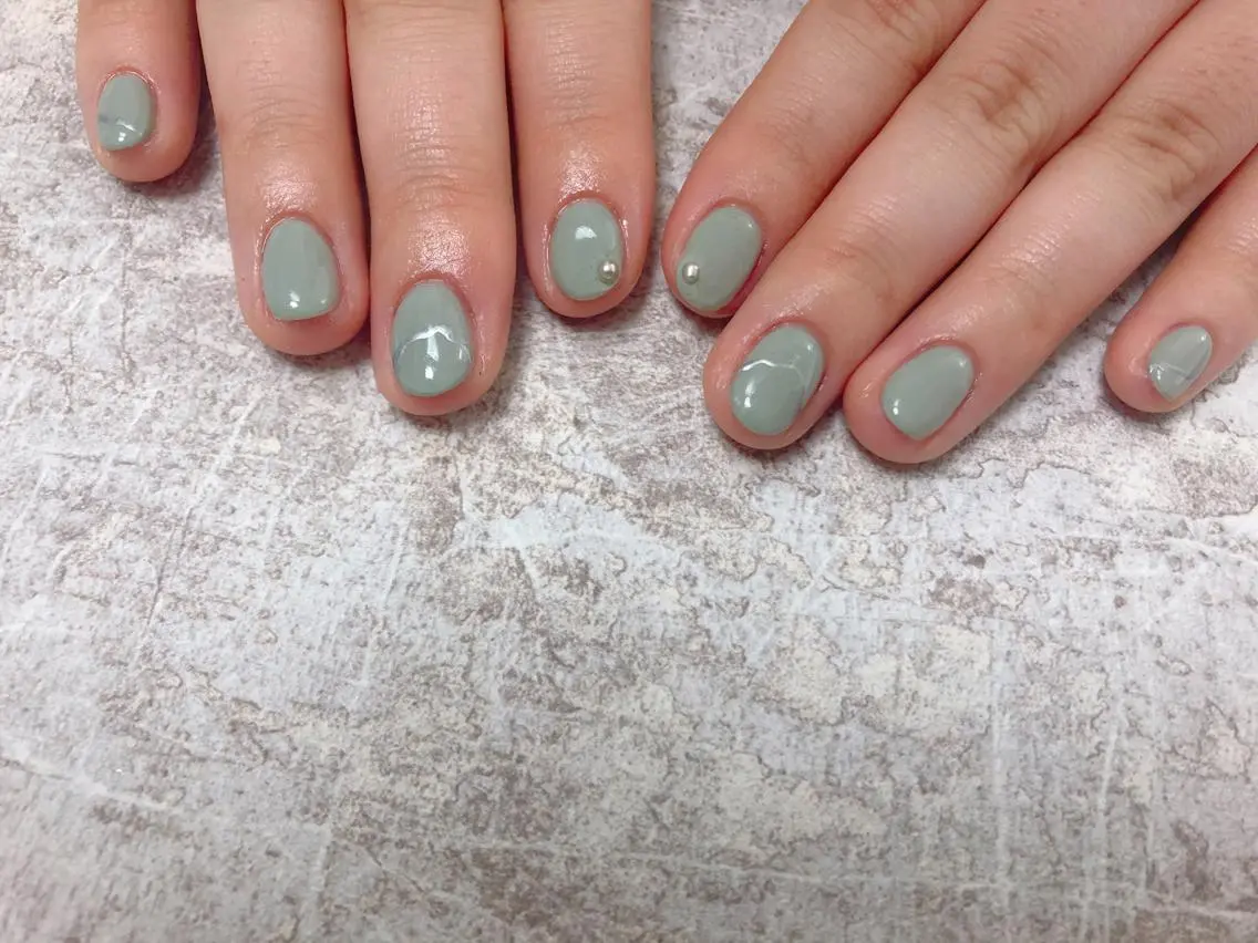 ネイル グリーン 春ネイル mogunail &blowのネイルデザイン