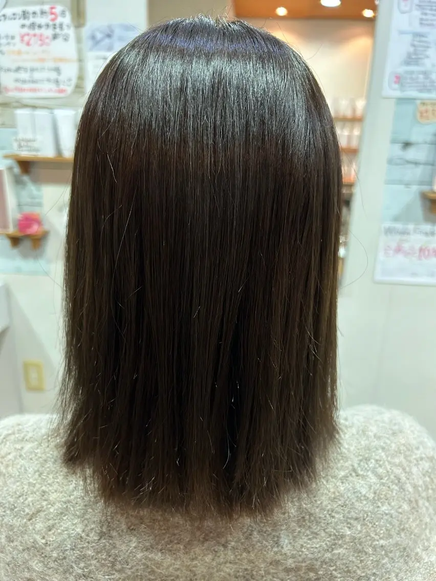 ミディアム アッシュ 西川 礼菜のヘアスタイル