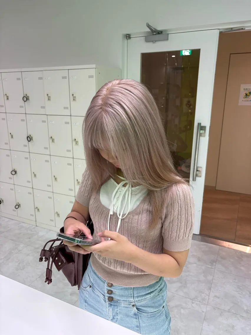 セミロング 暖色系ハイトーン♡ mioriのヘアスタイル