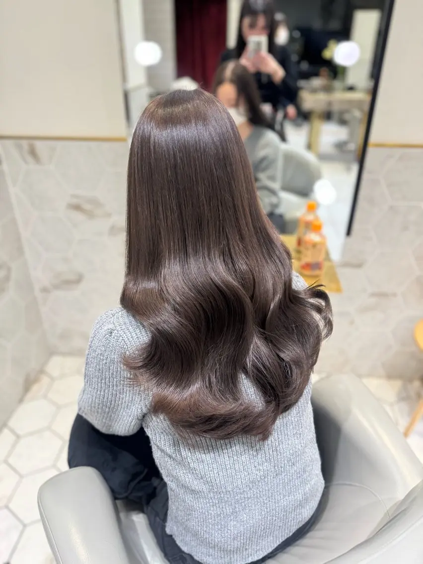 ロング カラー ショコラグレージュ グレージュ costes 今井芽依のヘアスタイル