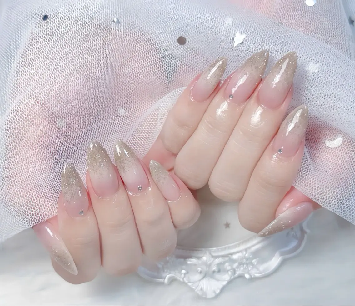 ネイル チークネイル 長さ出し フレンチネイル ジェルネイル グラデーション THANHTHANH NAILのネイルデザイン