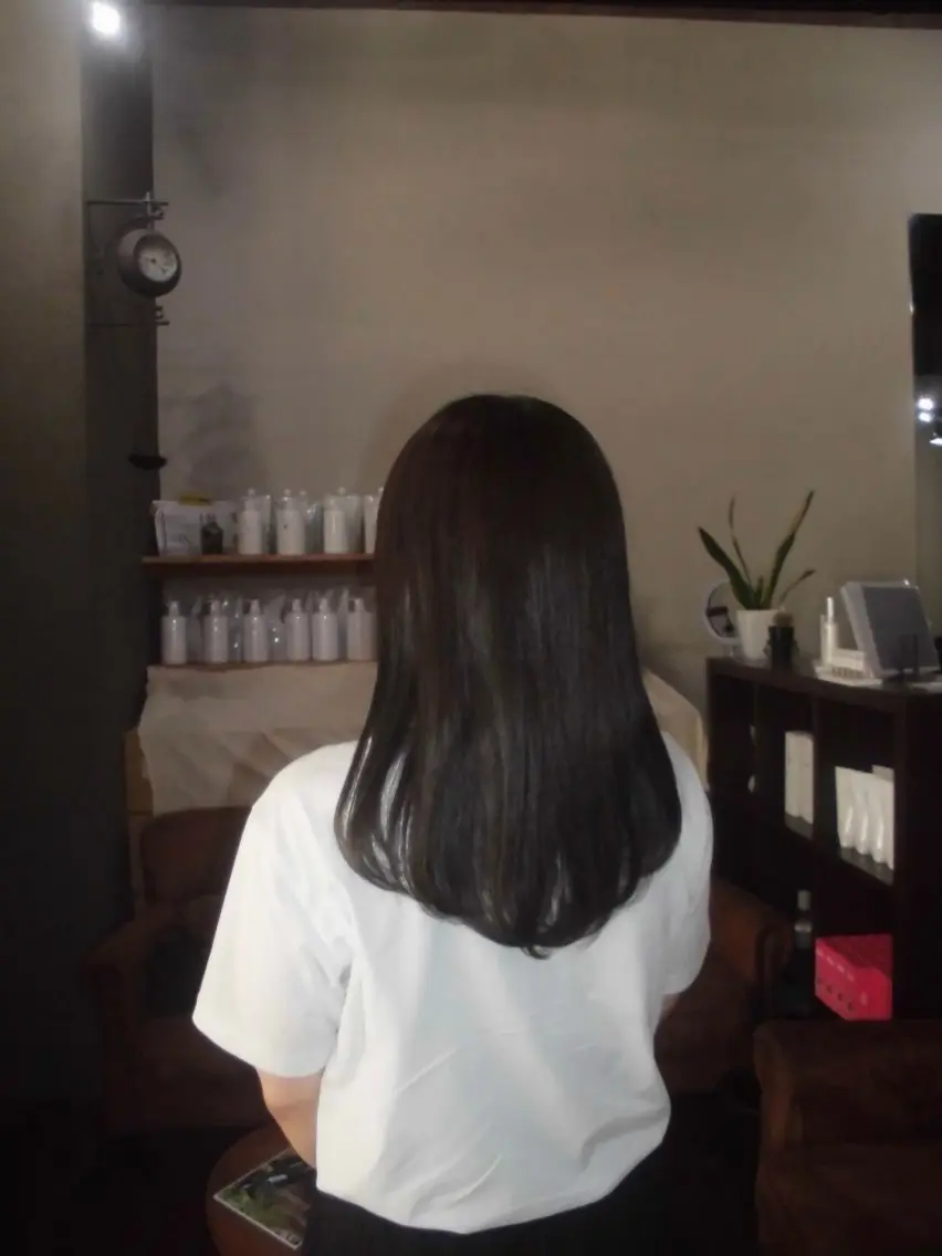 セミロング カラー ブラウンカラー オリーブブラウン オレンジ ヘアカラー ヘッドスパ 三浦 瑠音のヘアスタイル