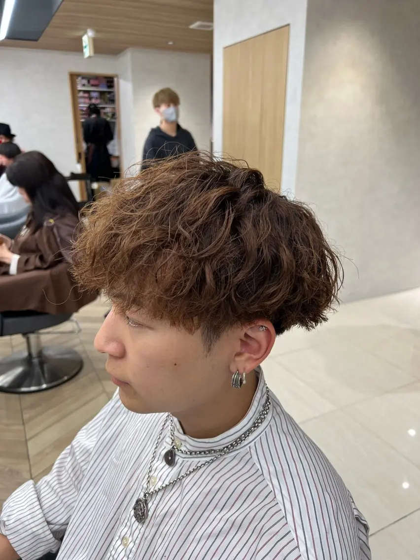 ミディアム パーマ メンズ ミディアムパーマ メンズパーマ カット パーマ トリートメント ヘアセット 🏅メンズ特化 ヤマクラ タイキのヘアスタイル
