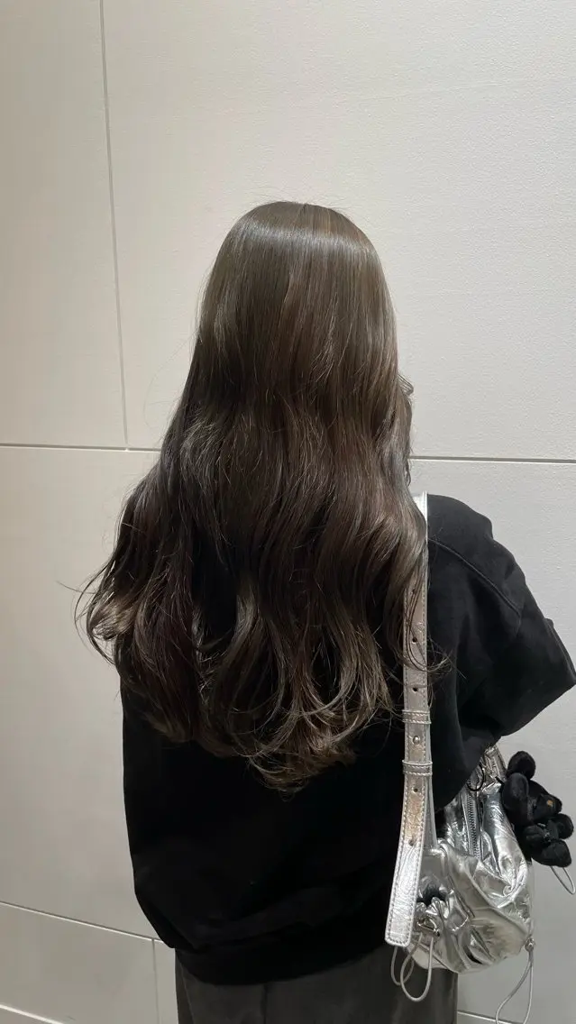 ロング カラー グレージュ DIVA DIVO Arbor キズナのヘアスタイル