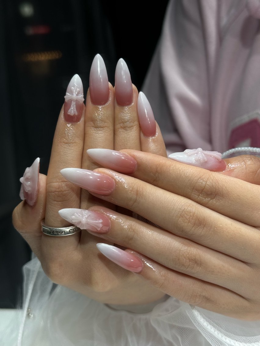 ネイル グラデーション ピンク シンプルネイル ホワイト ハンドネイル KOTORA NAILのネイルデザイン
