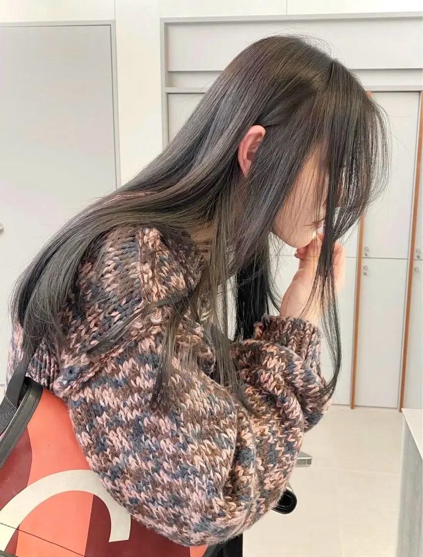 ミディアム カラー ヘアアレンジ 透明感カラー 顔まわりレイヤー 髪質改善 韓国風ヘア レイヤーカット カット ヘアカラー トリートメント 似合わせレイヤー ＆縮毛矯正のヘアスタイル