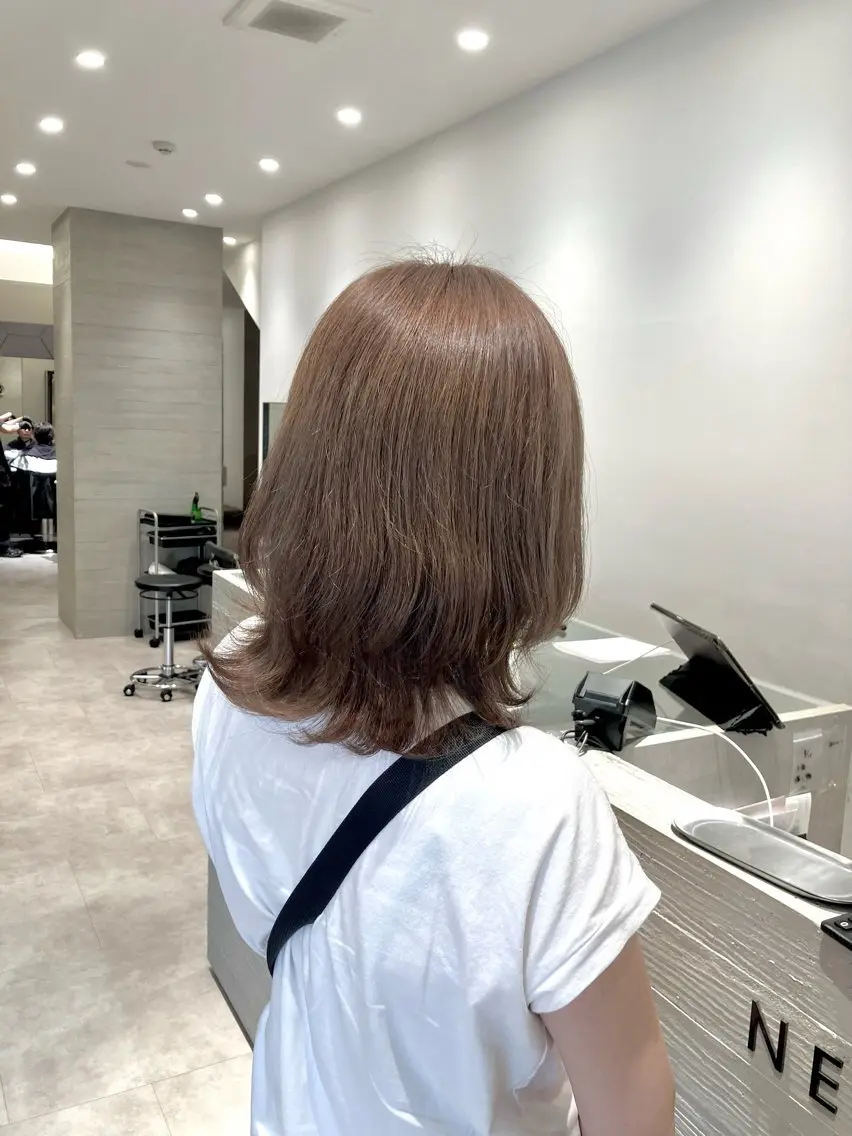 ミディアム カラー 透明感カラー レイヤーカット サキ🤍ハイトーン 🪩レイヤーカットのヘアスタイル