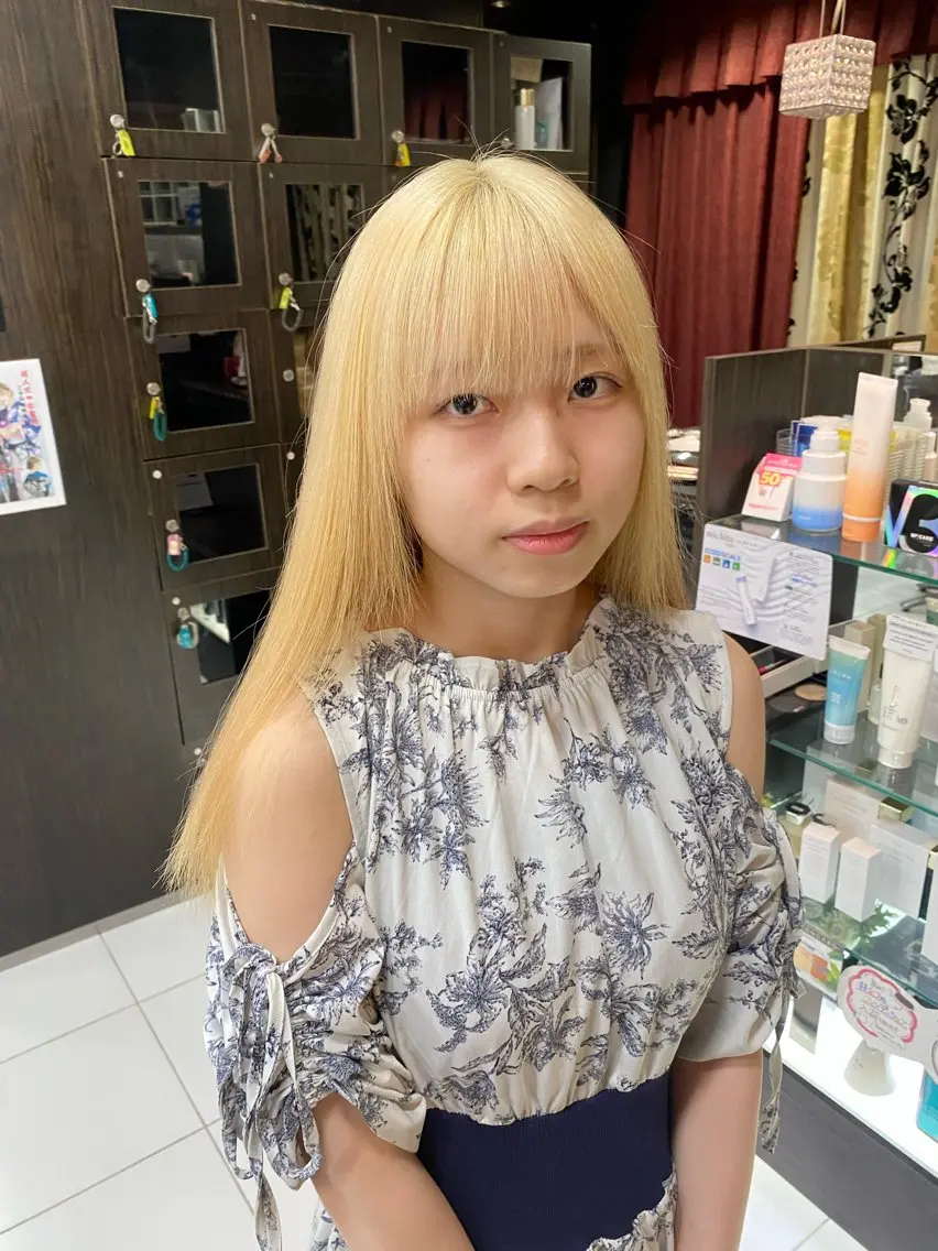 ロング カラー ブロンド ホワイトブロンド グレージュ達人/赤み 消し/ブリーチ/岩崎のヘアスタイル