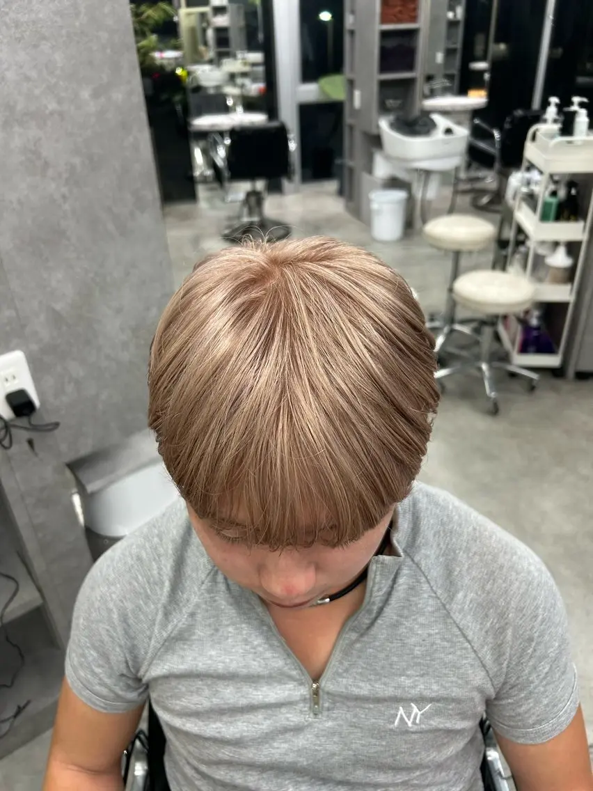 カラー ESQUISSE リコのヘアスタイル