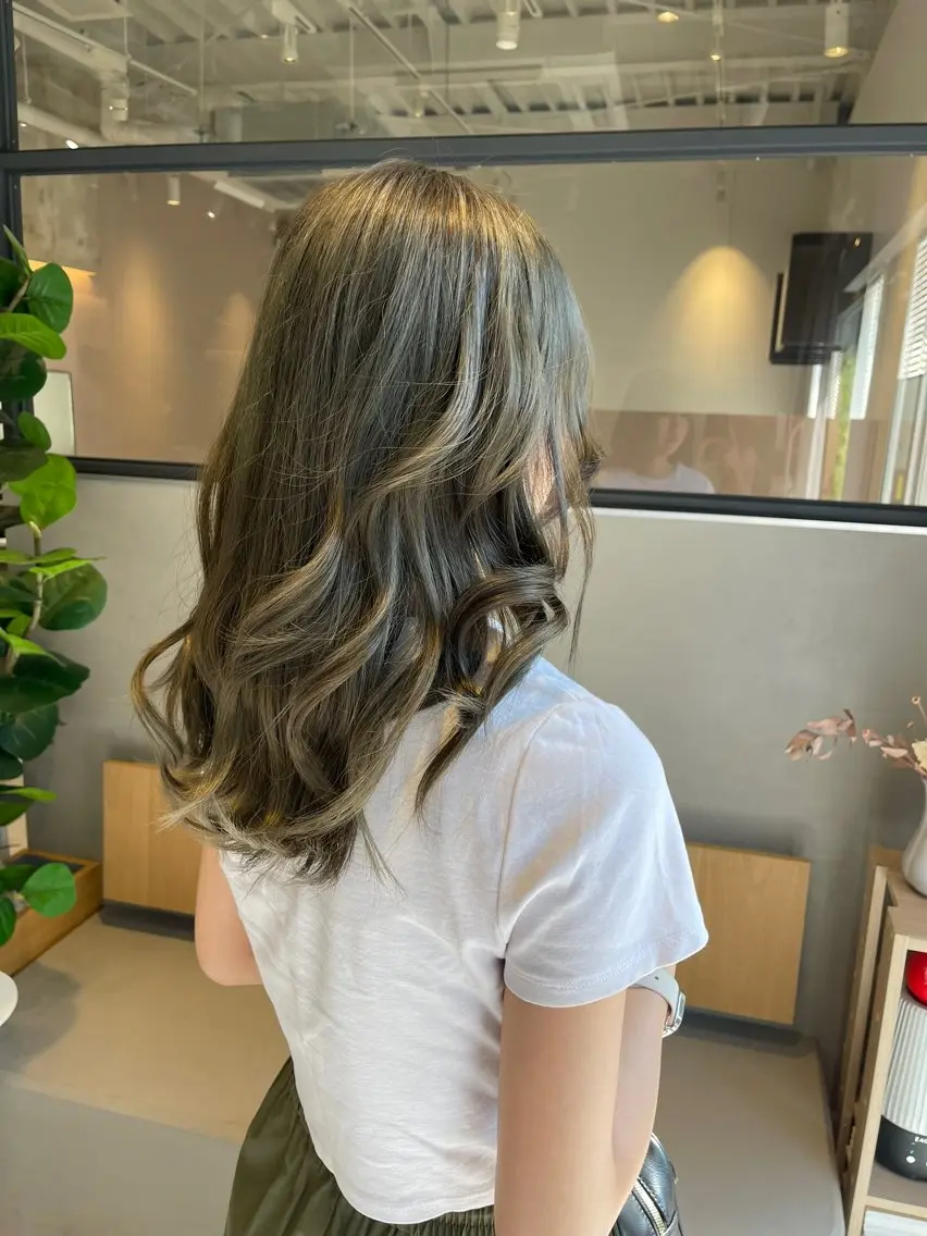 ロング カラー 城間 晴人のヘアスタイル