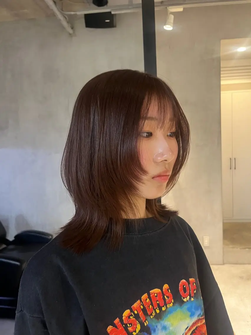 ミディアム くびれヘア 顔周りカット レイヤーカット カット ちせ/ 透明感カラー /elima調布のヘアスタイル