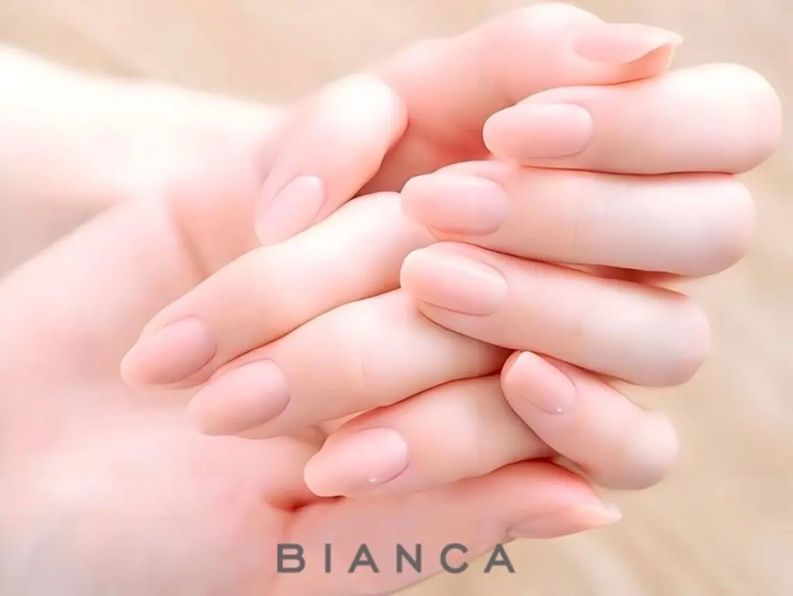 ネイル ドット ジェルネイル グラデーション キラキラネイル ワンカラーネイル ハンドネイル Bianca☆ AOIのネイルデザイン