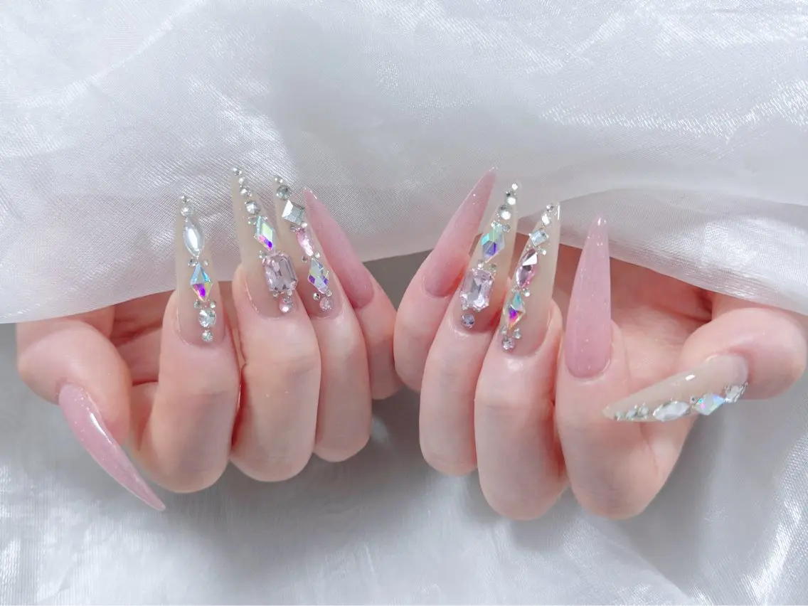 ネイル 成人式 ロングネイル マグネットネイル 大理石ネイル(マーブル) リボン ハンドネイル ZUZU AMEE NAILのネイルデザイン