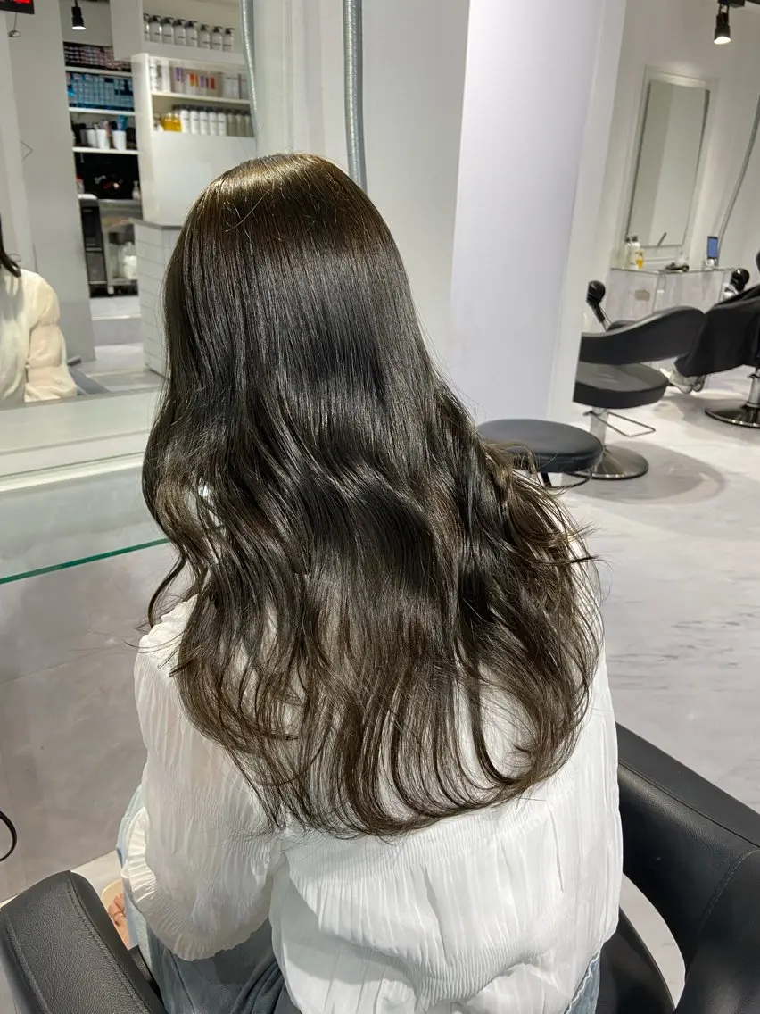 セミロング カラー センターパート特化 井上健太のヘアスタイル