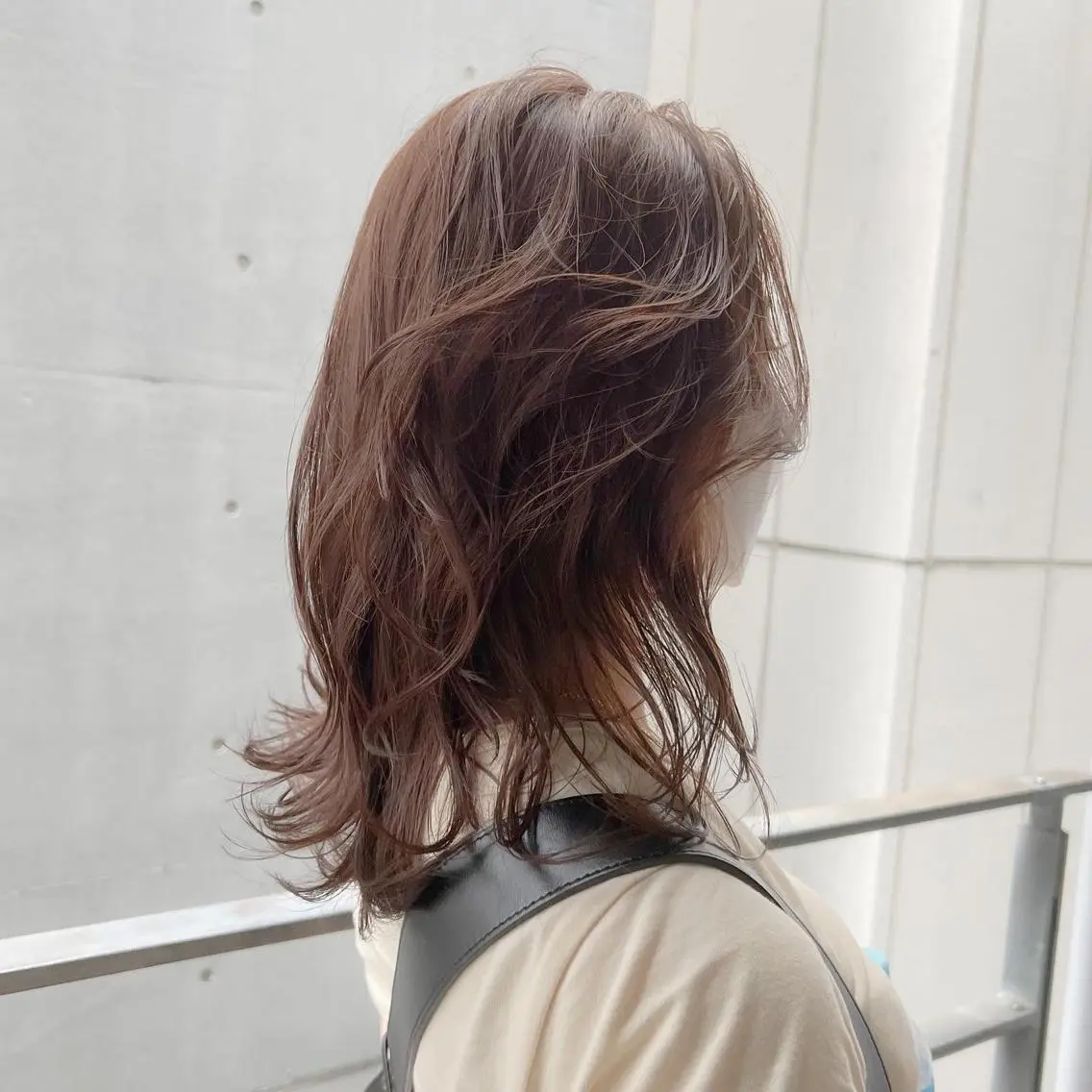 ミディアム カラー パーマ 透明感カラー 顔まわりレイヤー 顔周りカット レイヤーカット ヘアカラー トリートメント スパイキーショート/ メンズヘア/hugeのヘアスタイル