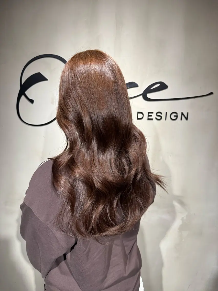 《6月1日限定‼️》【女性ロング​〜​ミディアムヘア限定】似合わせカット+艶感カラー✨の写真
