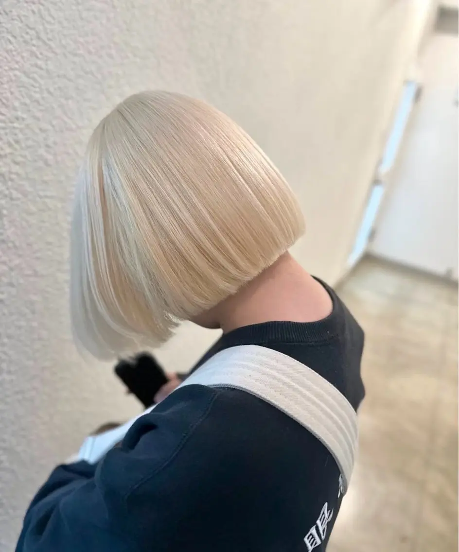 カット+ケアブリーチ2回+ケアトリートメントの写真