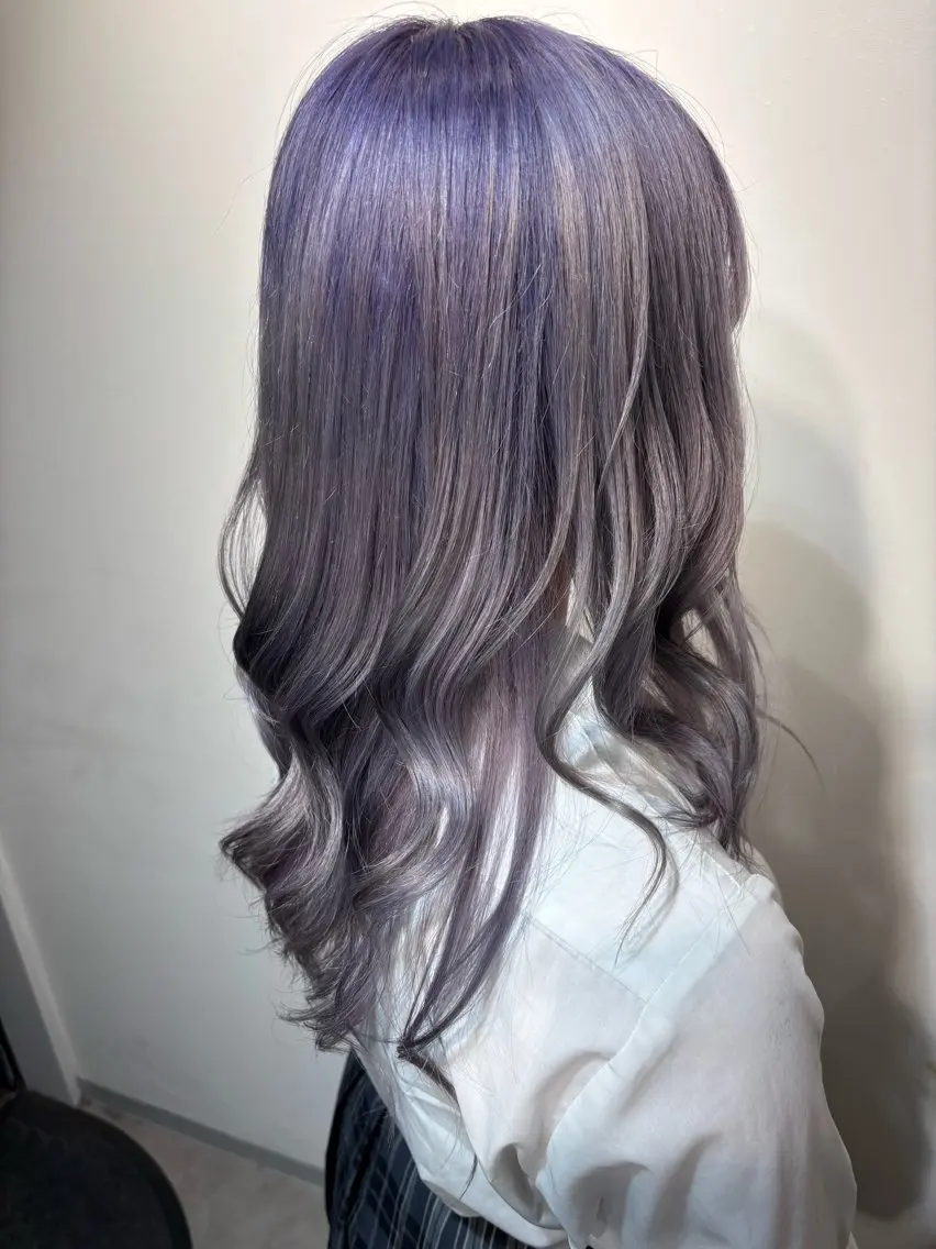 セミロング カラー ブリーチ グレージュ ラベンダーカラー ラベンダーグレージュ ラベンダーグレー カット ヘアカラー トリートメント メンズ特化✨パーマ Atria横浜コンダのヘアスタイル