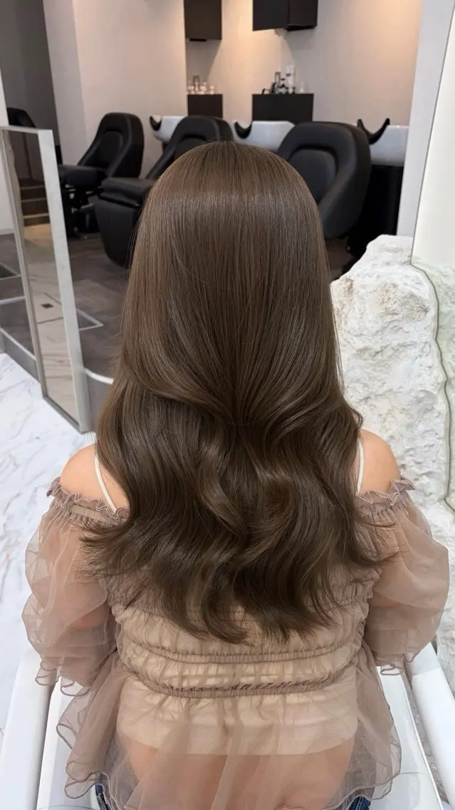 ミディアム カラー パーマ ベージュカラー ブリーチ 透明感カラー ダブルカラー グレージュ カット ヘアカラー トリートメント TOMO/ブリーチ 無しオリーブのヘアスタイル