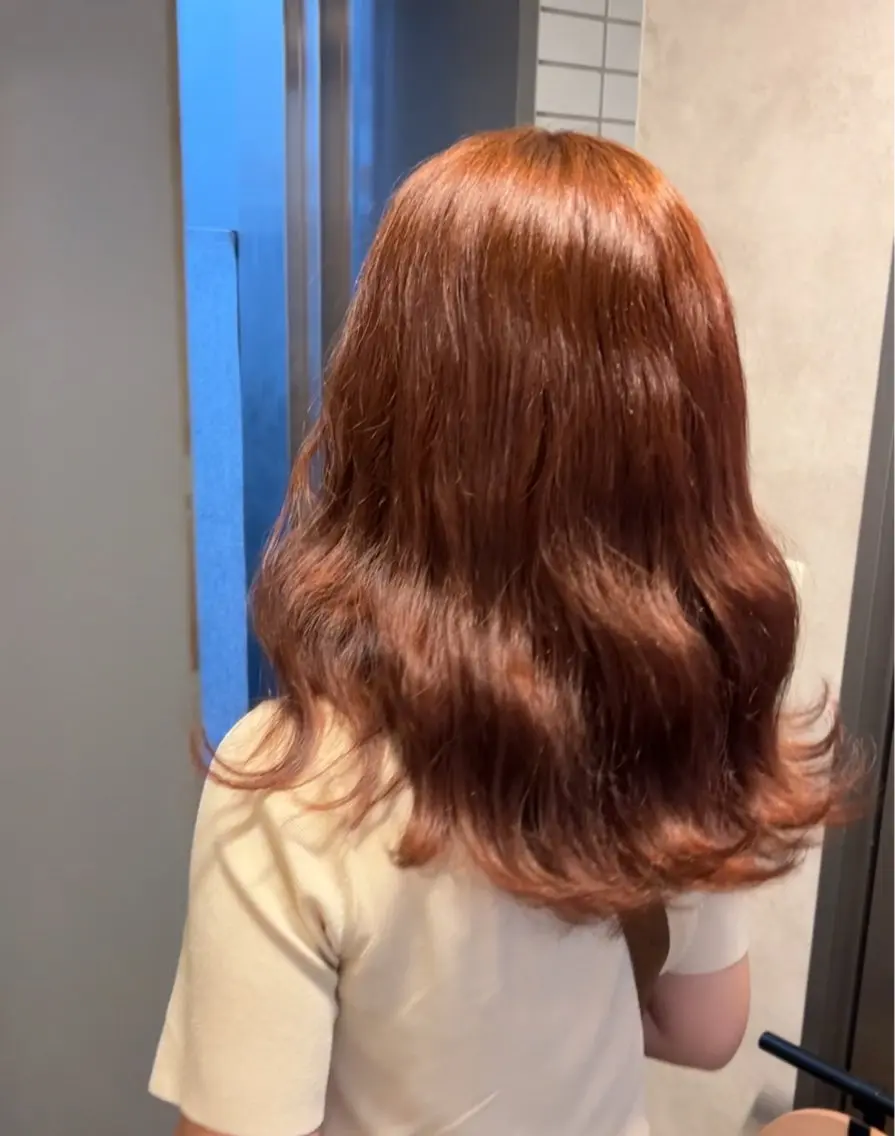 セミロング ヘアカラー 沖山 友津季のヘアスタイル