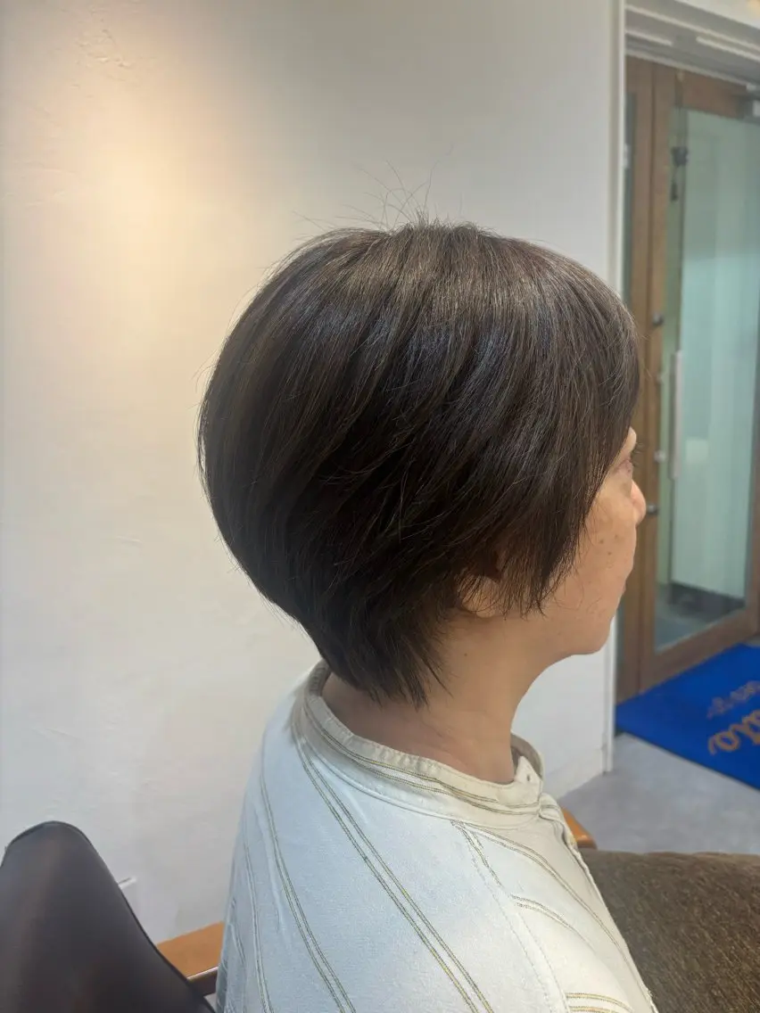 ショート ショートヘア Emma/レイヤー /柔らかカラーのヘアスタイル