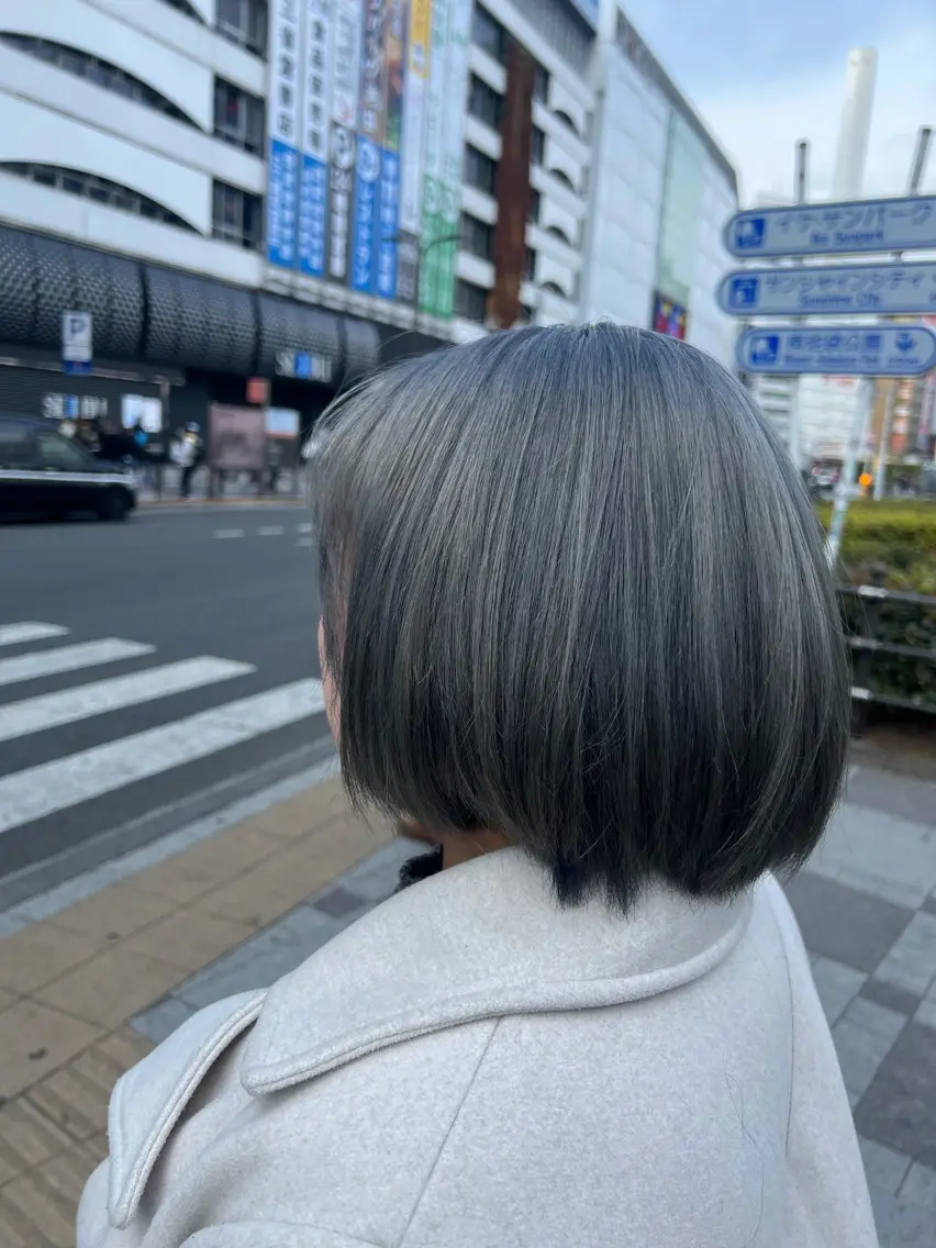 ショート カラー ブリーチ シルバー M.Fe's はるな 🖤メンズカット募集のヘアスタイル