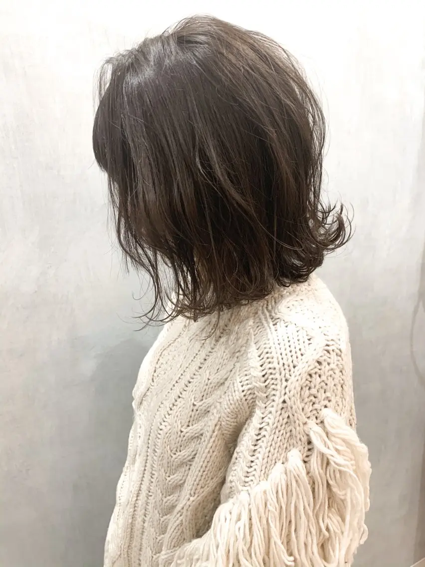 ミディアム 須賀 知穂のヘアスタイル